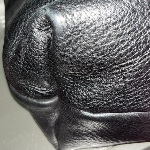 Portland Leather Classic Black Tote - Picture 3 of 7